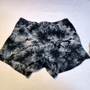 Torrid nwt tie dye shorts 2x